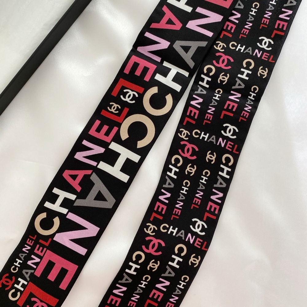 CHANEL Black and Pink Logo Scarf - Picture 15 of 16